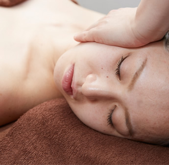 小顔効果を実感!小顔&美デコルテお試し